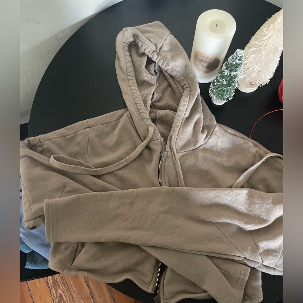Alo beige cropped hoodie zipper